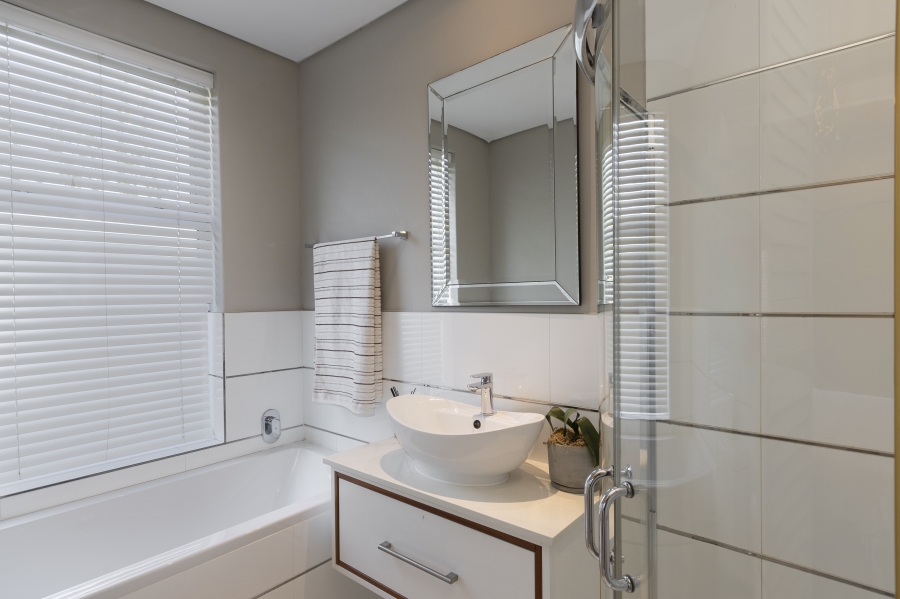 5 Bedroom Property for Sale in Meerhof Estat Western Cape